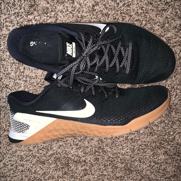 nike metcon black white gum